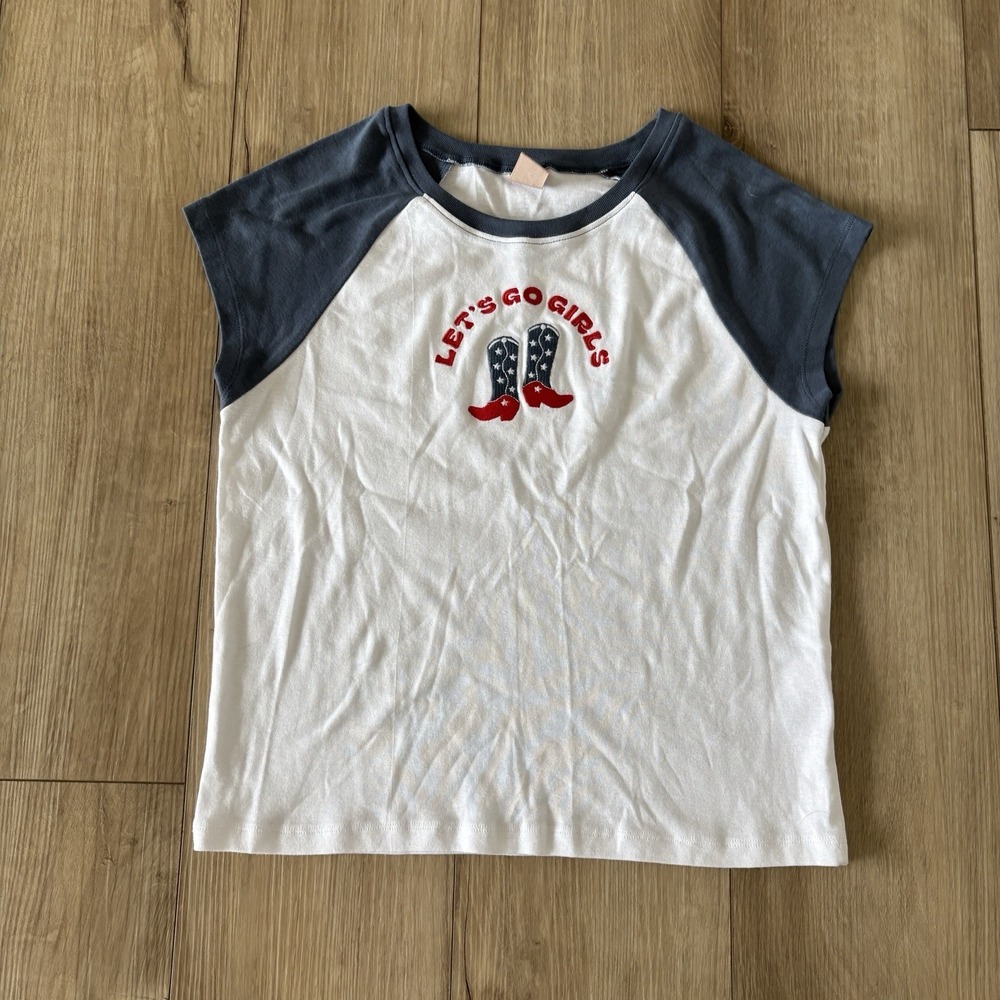 Messy Bun Just Chillin Cowgirl Boots Lets Go Girl Graphic Cropped Tee Large L